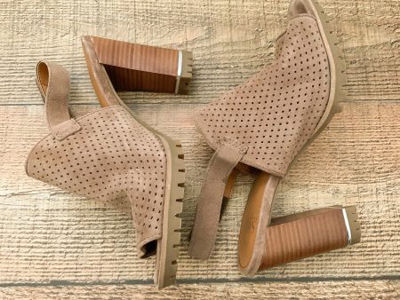 Franco Sarto Perforated Velcro Sling Back Block Heel Shoes- Size 6.5 Like New Fashion