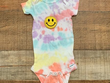 Gerber Organic Cotton Tie-Dye Smiley Face Onesie- Size 3-6M Online now