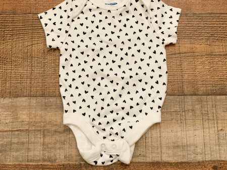 Old Navy White with Black Heart Print Onesie- Size 0-3M Discount