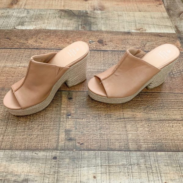 Oasis Society Tan Rope Platform Sandal- Size 6.5 For Sale