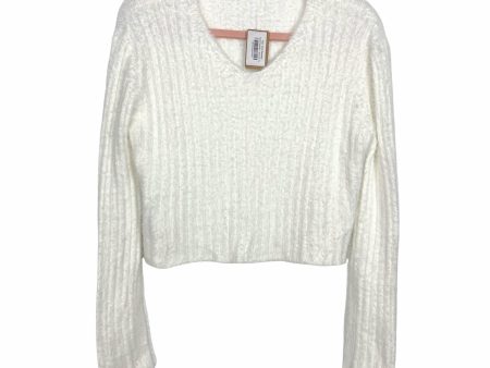 Vestique White Park City Fuzzy Sweater NWT- Size M Online now