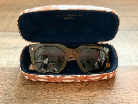 Stella & Dot Miramar Sunglasses with Case Hot on Sale