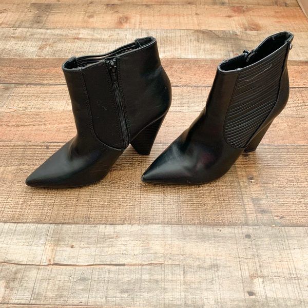 Simply Vera Vera Wang Black Faux Leather Side Cut Out Booties- Size 9 (see notes) Hot on Sale