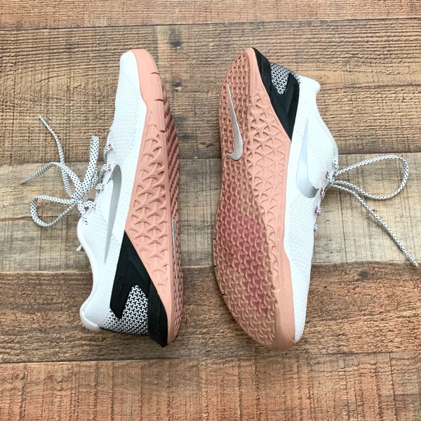 Pre-owned Nike White Black Peach Metcon 4- Size 9 on Sale