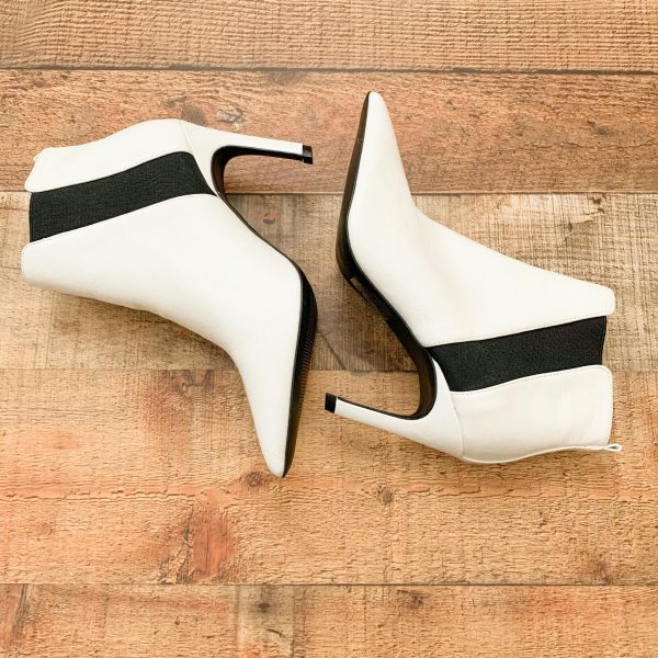 Qupid White Faux Leather Black Elastic Side Slip On Heel Bootie- Size 7 Like New Online now