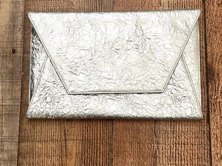 Flynn Silver Metallic Clutch For Cheap